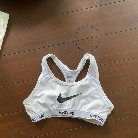 white nike pro sports bra